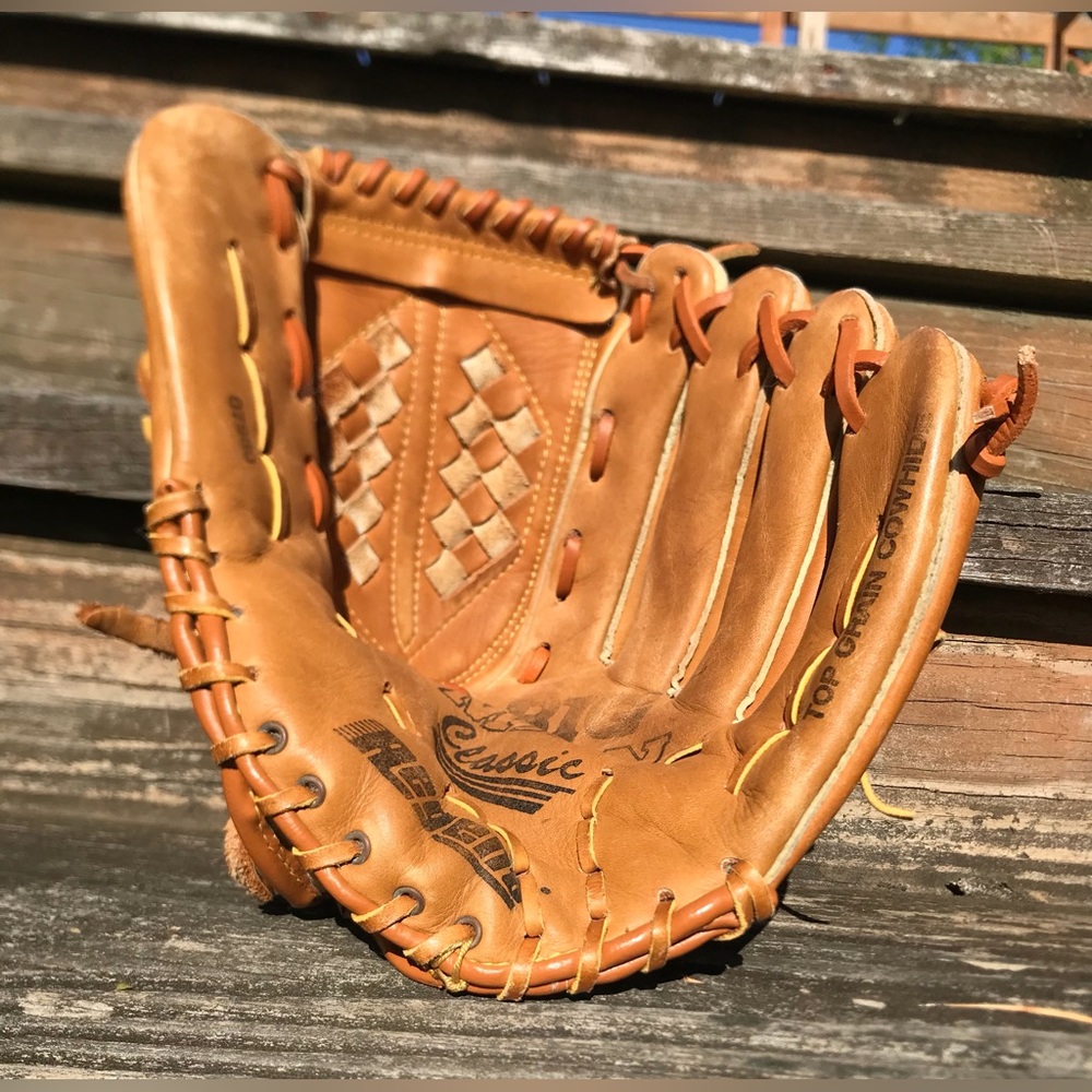 NICE BASEBALL SOFTBALL GLOVE. Youth, R- throw.